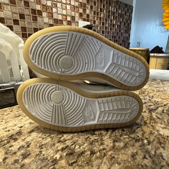 Women's Easter Jordan's - Picture 4 of 5